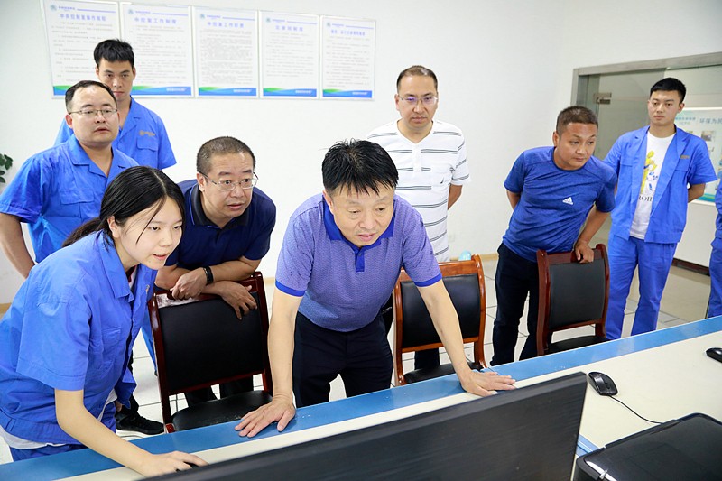 熊良虎在镇安污水处置惩罚厂调研时指出：以守护人民群众喝上清洁的水、定心的水为起点，，，，，，助力打好碧水守卫战