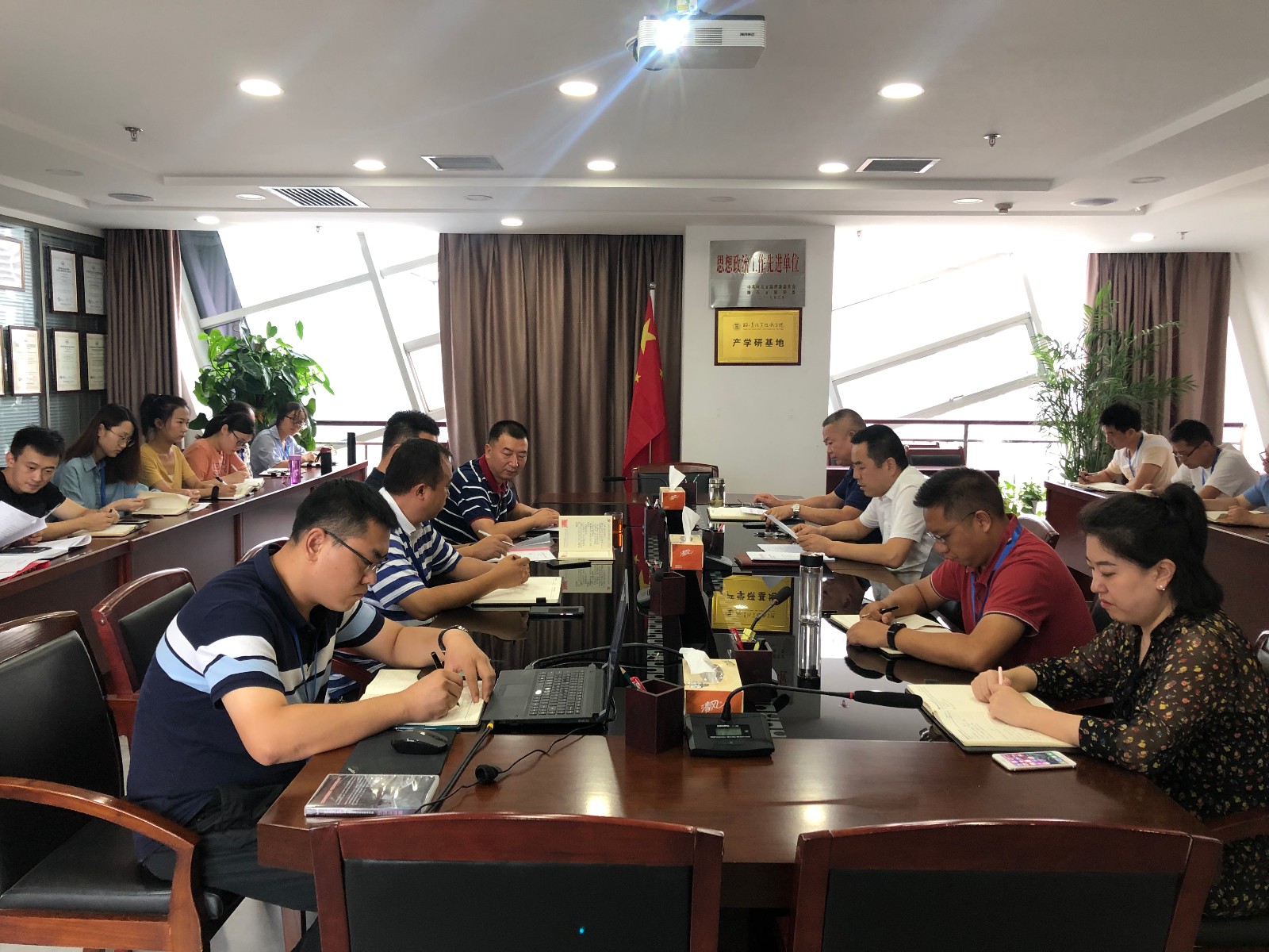 水情形公司集中学习黄文秀同志先进事迹