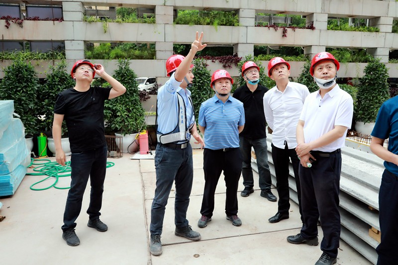 熊良虎在重庆市中科大业集团考察时强调：坚持生态优先战略，，，，，，念好生态经、走好扶贫路