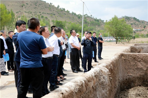 壹定发集团复工复产促增添项目观摩聚会与会职员走进绿色能源公司油气公司水情形公司陕北片区项目