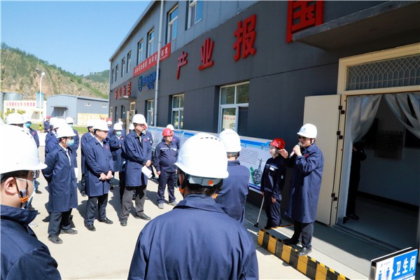 壹定发集团复工复产促增添项目观摩聚会与会职员走进环保保隆生态三秦在延在铜项目