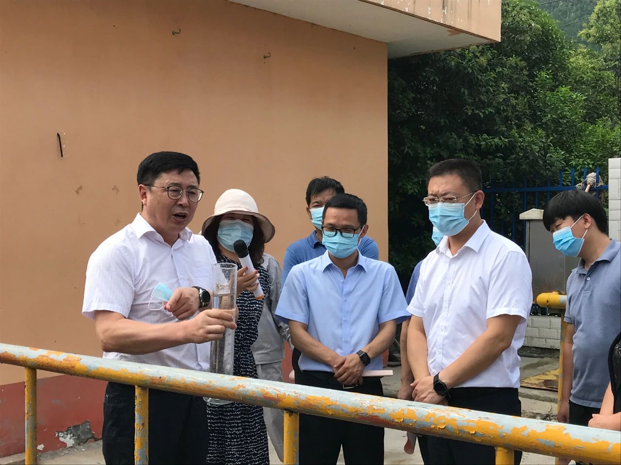 丹凤县政协主席周建政一行到丹凤县污水处置惩罚厂开展县域生态情形；；；；；；ぷㄌ獾餮