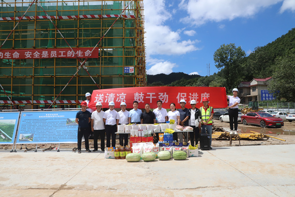 壹定发集团开展“送清凉”活动 关爱一线职工
