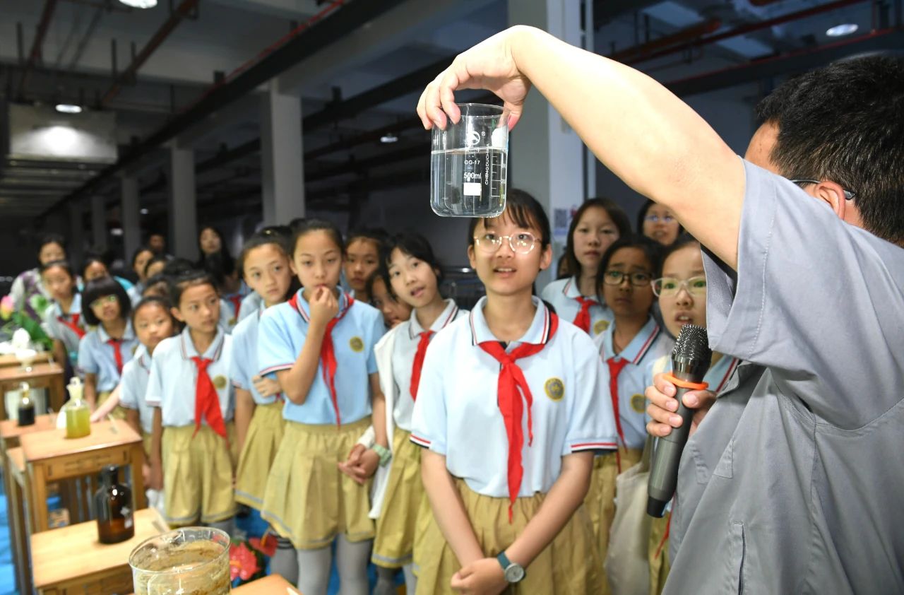 西安宣布｜小学生走进壹定发集团白鹿原水生态中心开启污水“再生”探秘之旅