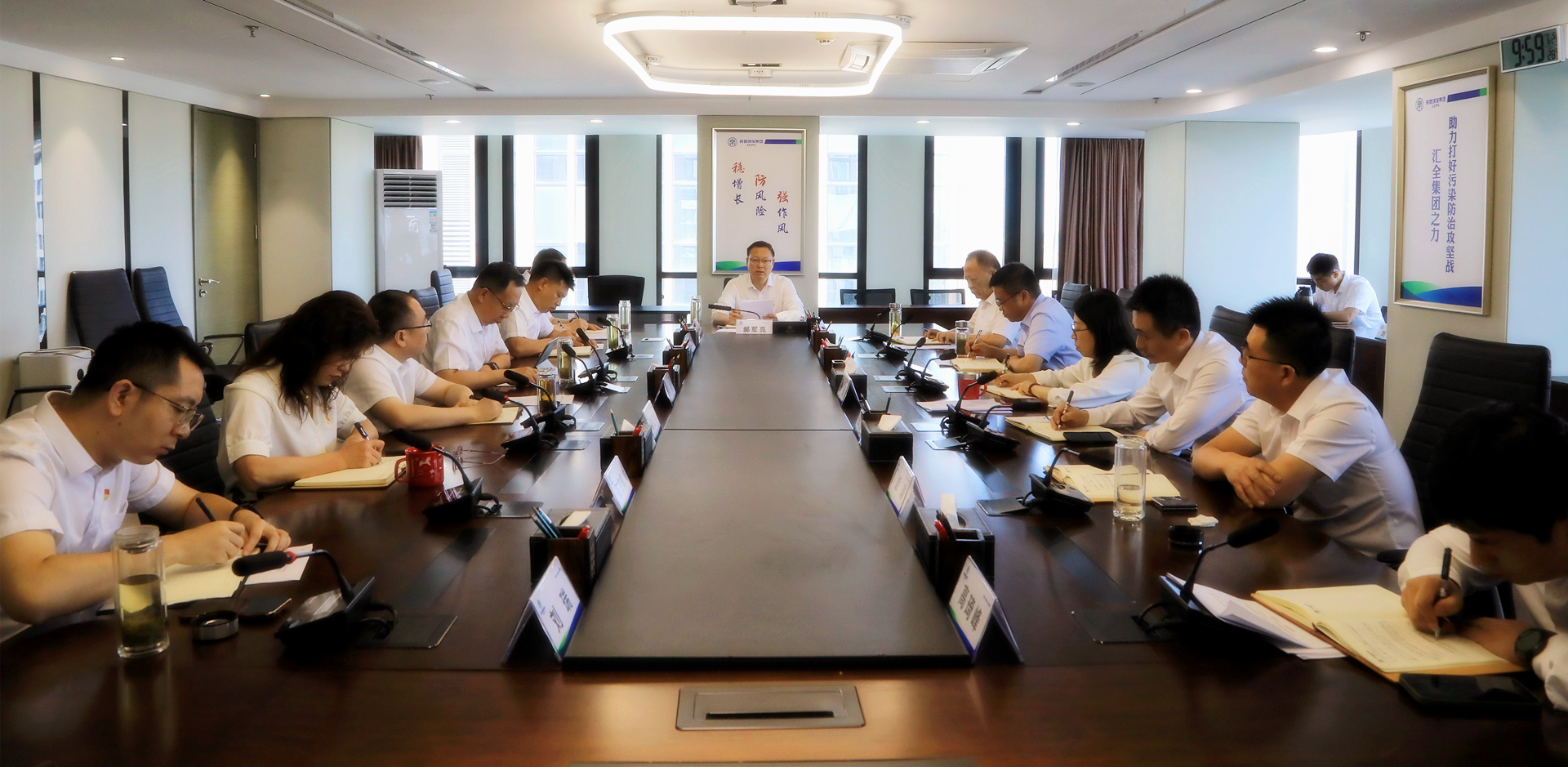 壹定发集团召开党委理论学习中心组学习聚会