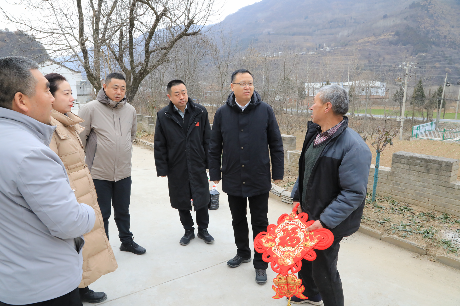 ?郝军亮赴集团墟落振兴帮扶点新春慰问